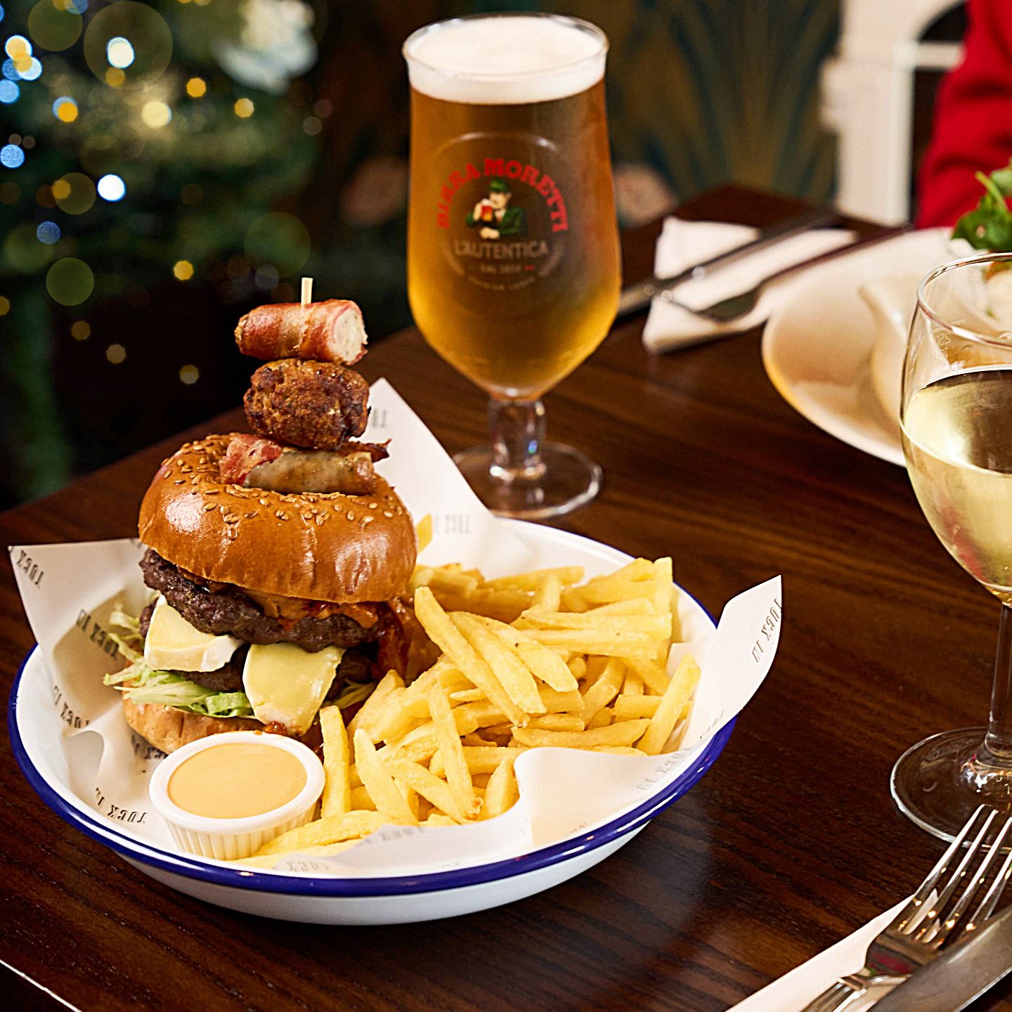 Festive Lunch & Dinner at The Attleborough Arms in Nuneaton